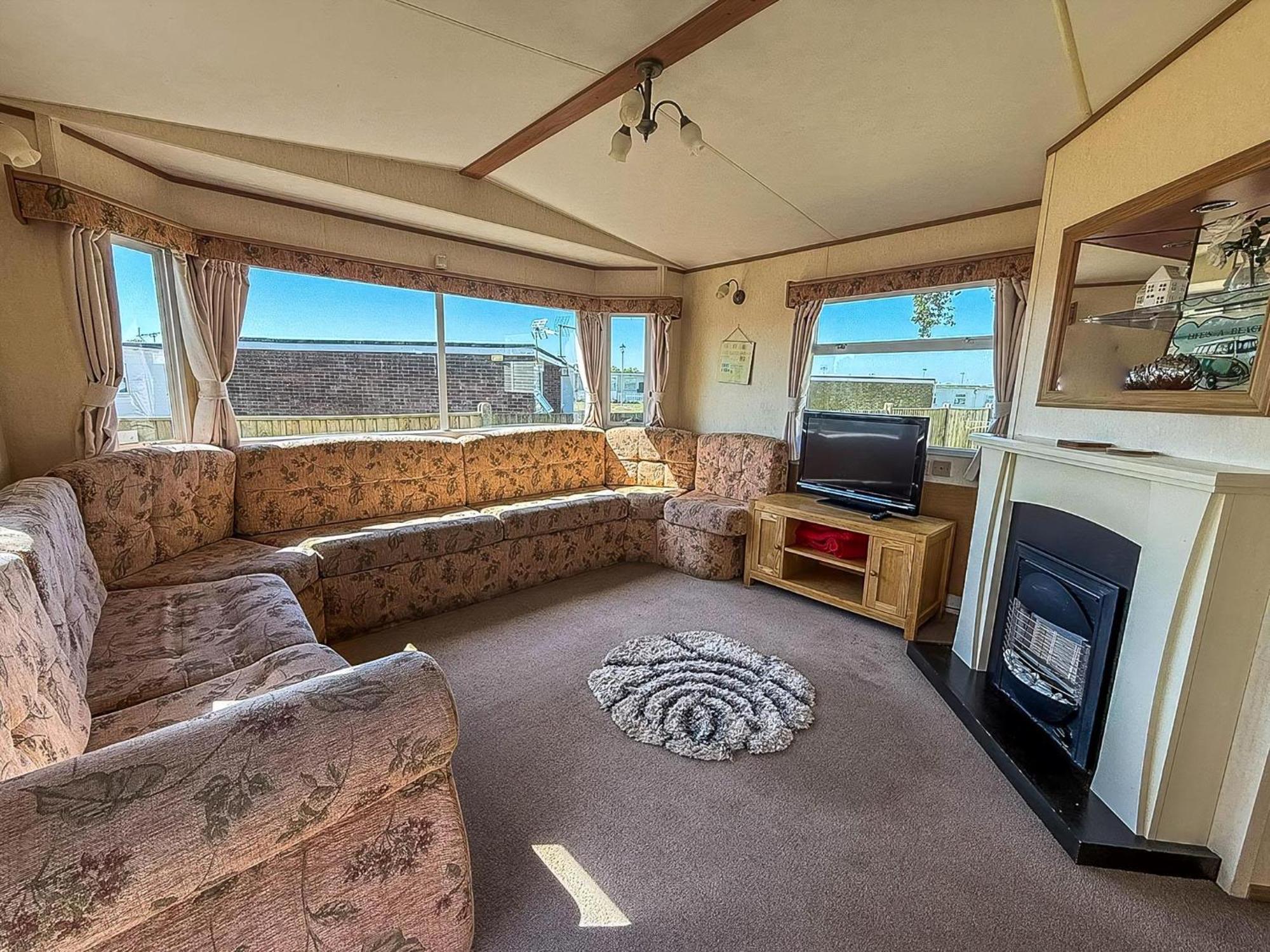 Caravan By The Sea At California Cliffs Holiday Park In Norfolk Ref 50014B Great Yarmouth Extérieur photo